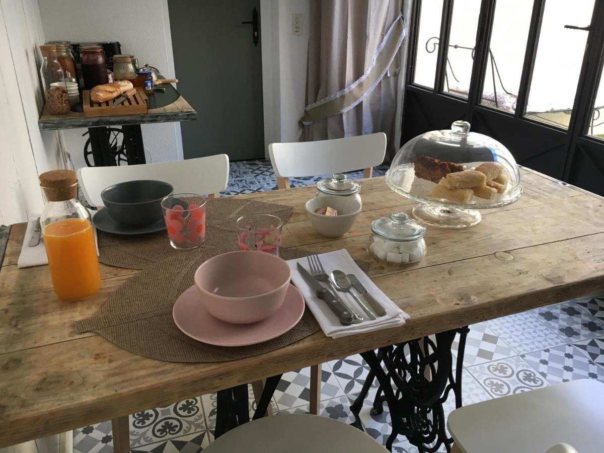 O 36 Rempart Sud B&B Aigues-Mortes Exterior foto