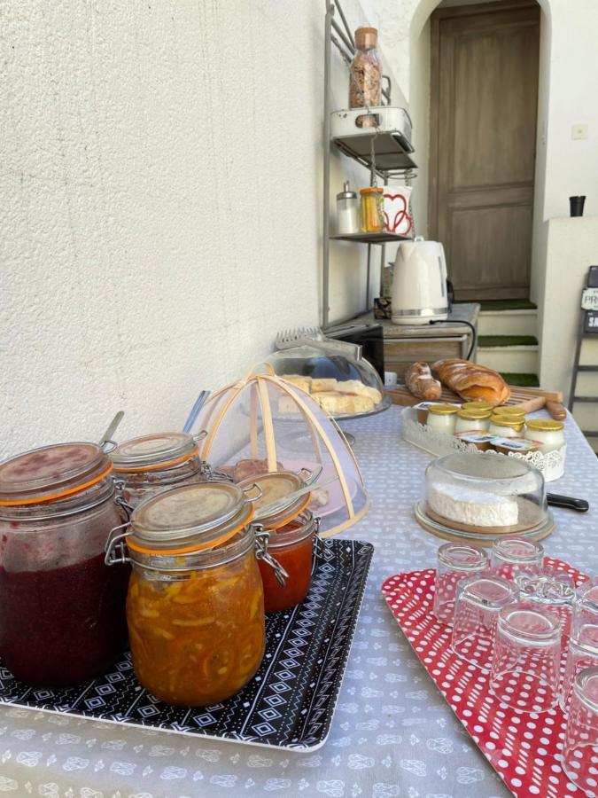 O 36 Rempart Sud B&B Aigues-Mortes Exterior foto